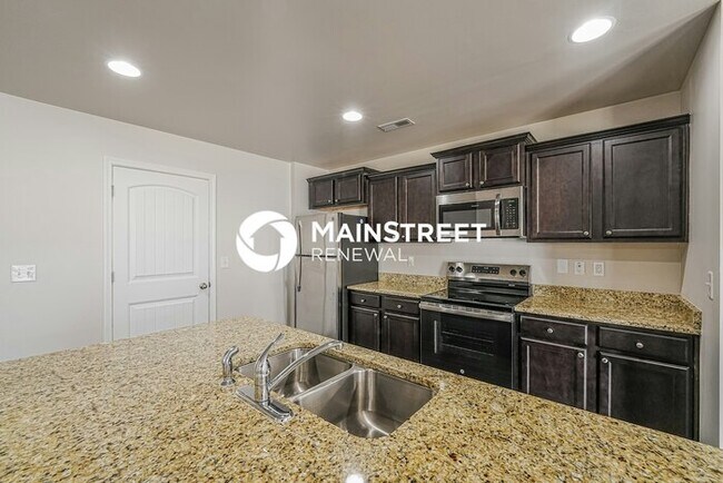 Foto del edificio - 3 Bedroom Pet-Friendly Home in MONTEVALLO, AL with Main Street Renewal