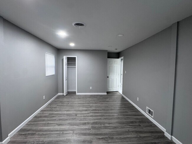 Building Photo - 1412 E Goulson Ave
