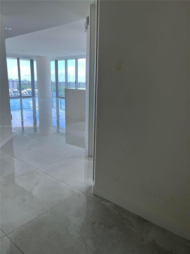 Building Photo - 300 Sunny Isles Blvd