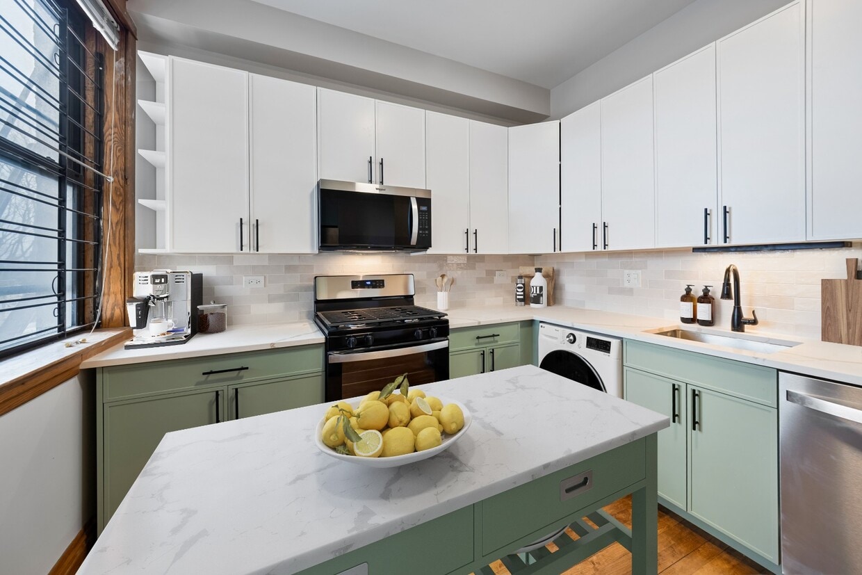 Renovated 2 bed in Logan Square - Now Leasing! - Renovated 2 bed in Logan Square - Now Leasing!