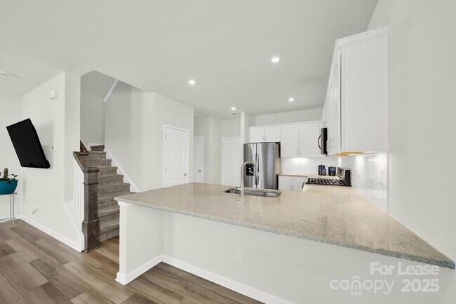 Foto del edificio - 8004 Whitegrove Rd