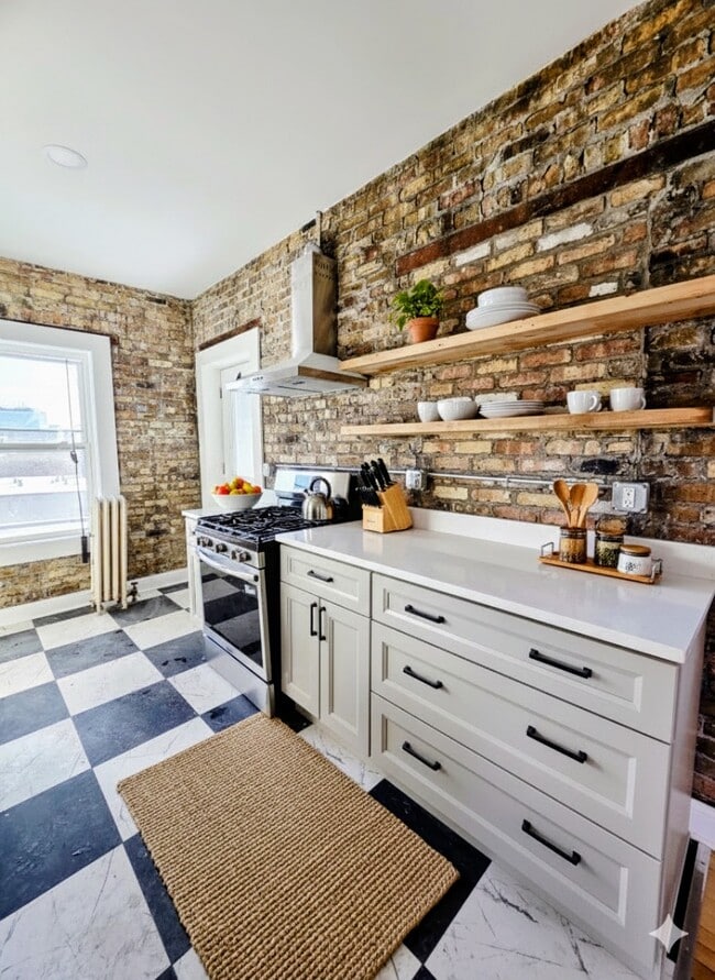 Foto del edificio - 2402 E Webster Pl