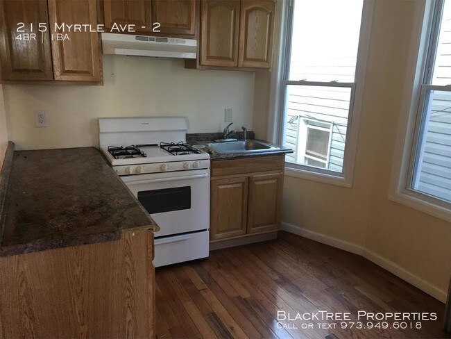 Foto del edificio - 215 Myrtle Ave