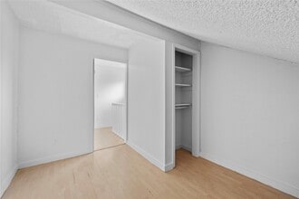 Building Photo - 6327 Lynkat Ln