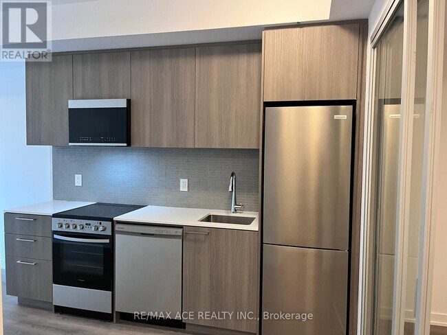 Photo du bâtiment - 7439 Kingston Rd