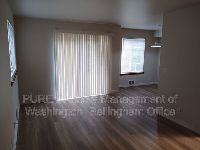 Building Photo - 2830 Valencia St