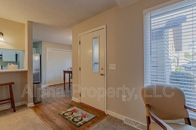 Foto del edificio - 406 Sparrow Hawk Ct