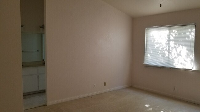 Foto del edificio - 1215 Sierra Village Way