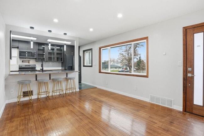 Foto del edificio - 729 W Augusta Ave