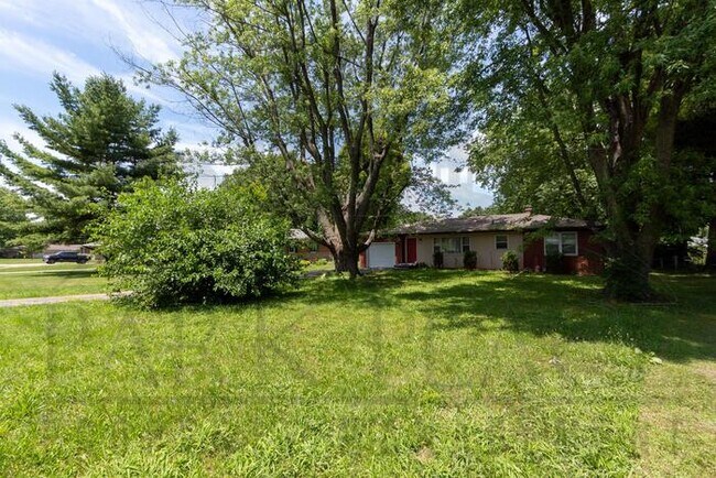 Building Photo - 2260 E Thompson Rd, Indianapolis, IN, 46227