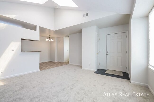 Building Photo - 862 S Uravan Ct