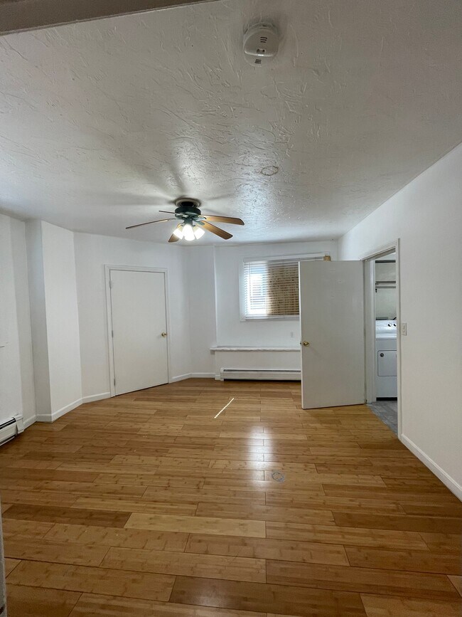 Building Photo - 195 Maverick St