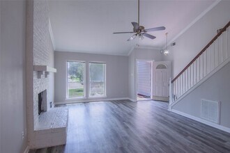 Building Photo - 15806 Val Verde Dr