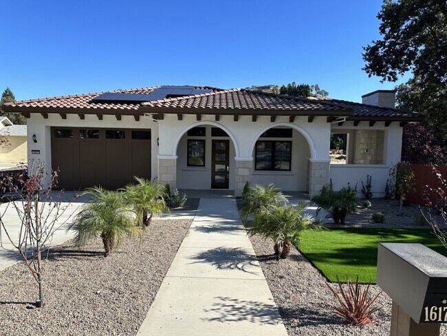 Building Photo - Gorgeous 3 Bedroom, 2 Bath Home in Rural Danville Setting