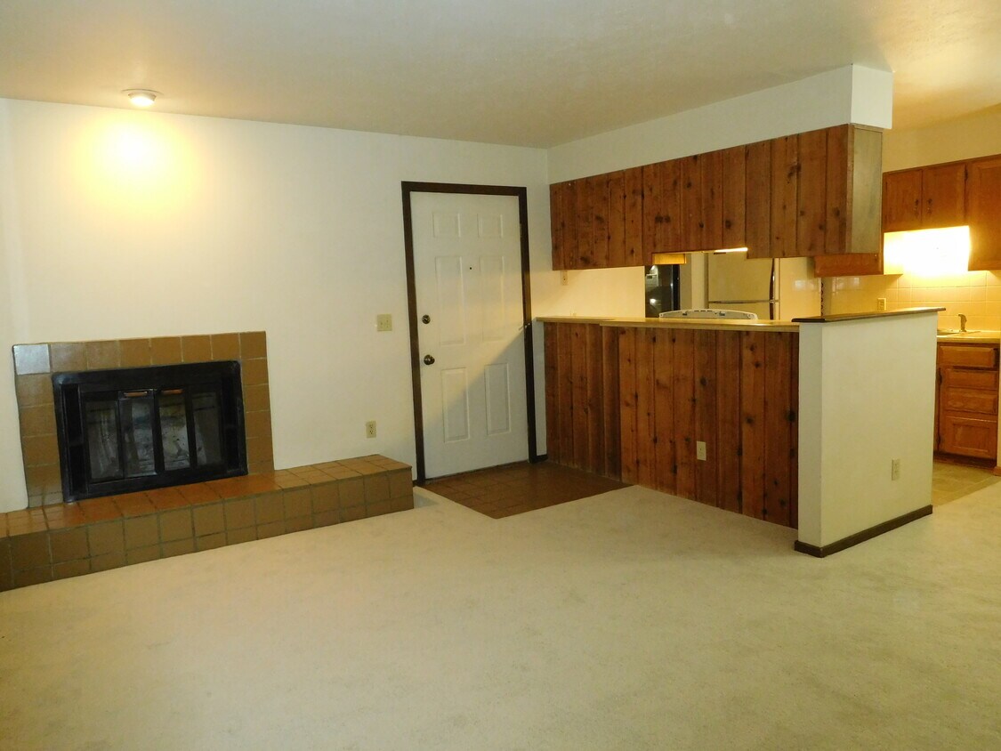 Primary Photo - 2800 Kalmia Ave