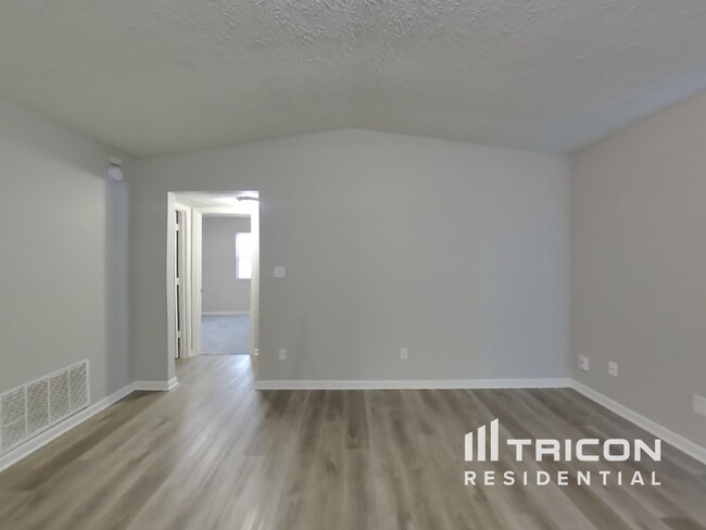 Foto del edificio - 5690 Abercromby Cir