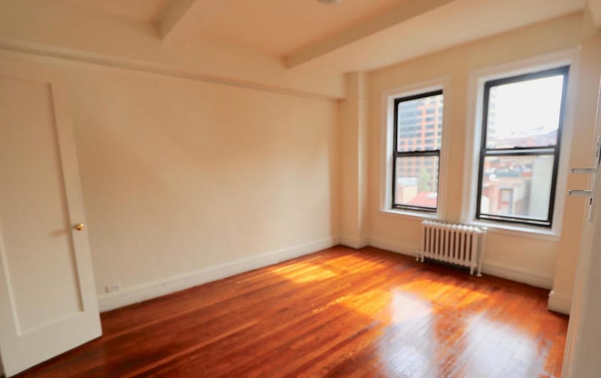 Primary Photo - 210 E 33rd St