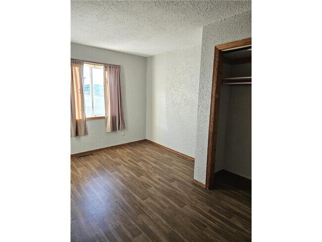 Foto del edificio - 905 E 5th St