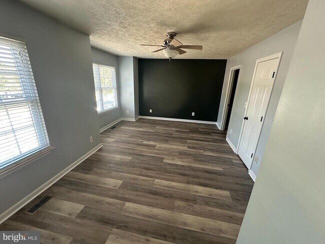 Building Photo - 205 Sterling Ct