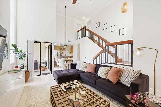 Foto del edificio - 327 Ives Dairy Rd