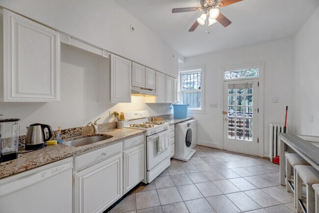 Building Photo - 321 F St NE