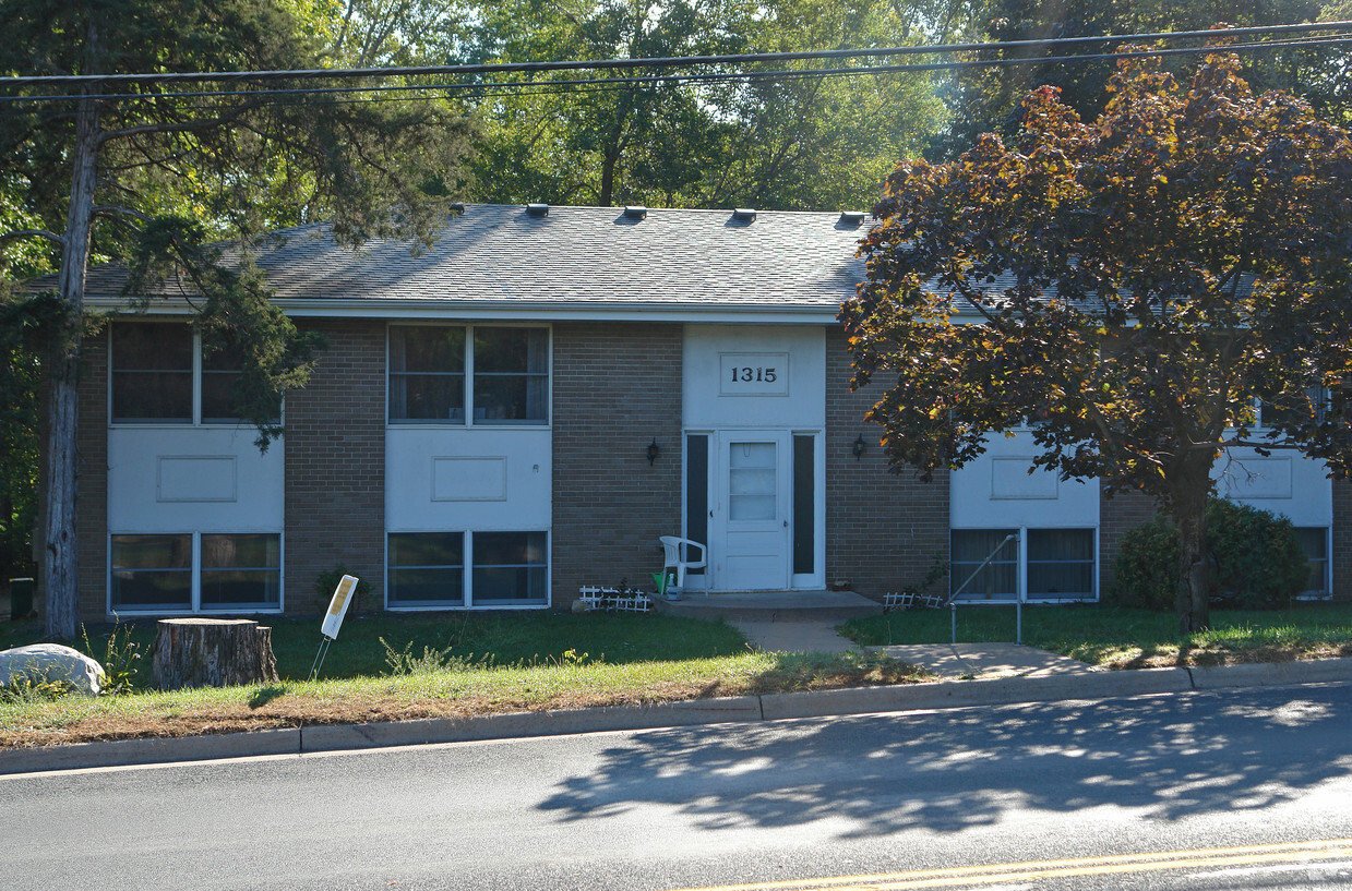 Building Photo - 1315 Greeley St S