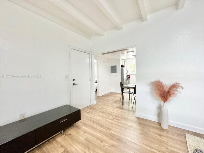Foto del edificio - 3915 Meridian Ave