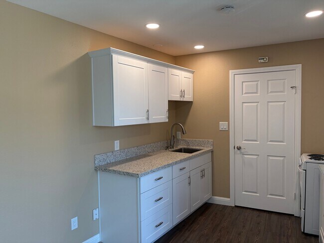 Foto del edificio - 8700 Rumson Dr