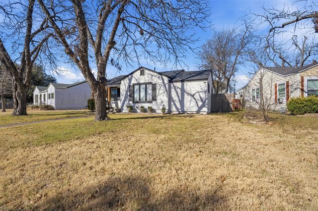 Building Photo - 3824 Desert Ridge Dr