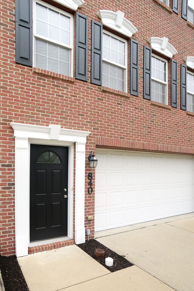 Building Photo - 840 Highpointe Cir
