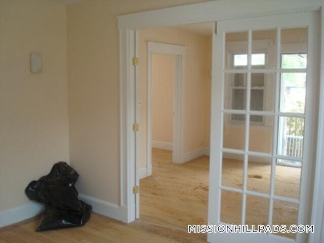 Building Photo - 2 Mission St