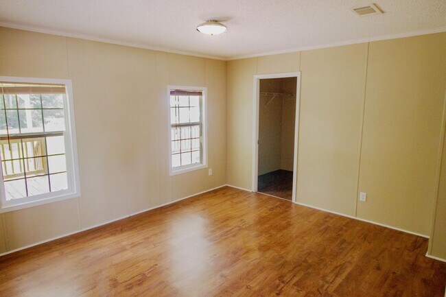 Building Photo - 9289 E River Dr