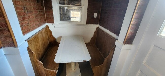 Building Photo - MOVE IN SPECIAL 1/2 OFF FIRST FULL MONTHS RENT.  ALL PROSPECTIVE TENANTS MUST SUBMIT A $58 NON-RE...