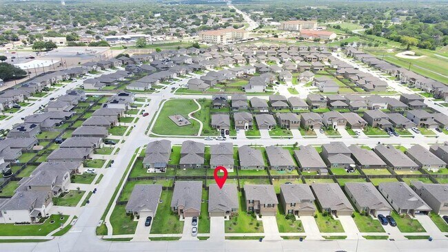 Foto del edificio - 2631 Summer Ln