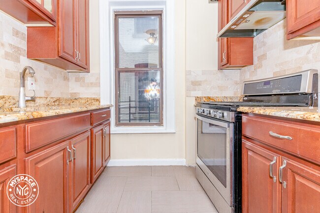 Building Photo - 1291 Dean St