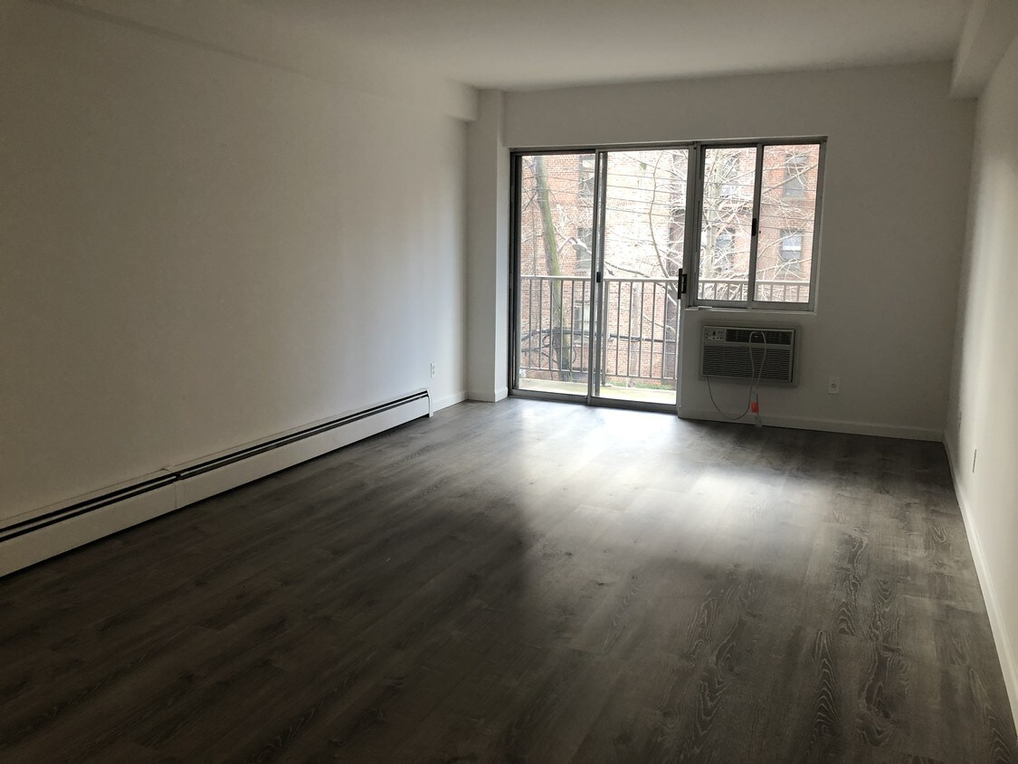Foto principal - 75-23 113th St