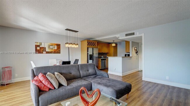 Foto del edificio - 220 Lakeview Dr