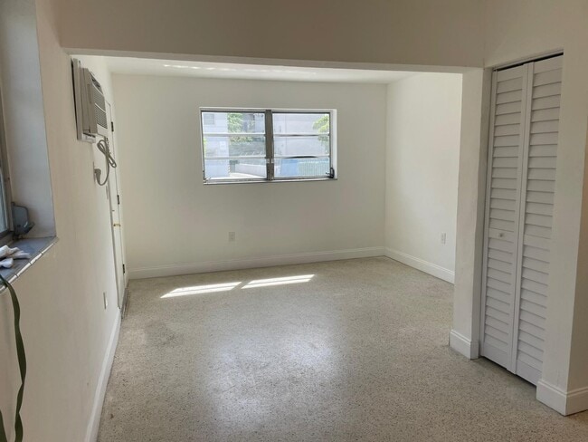 Foto del edificio - 585 SW 13th Ave