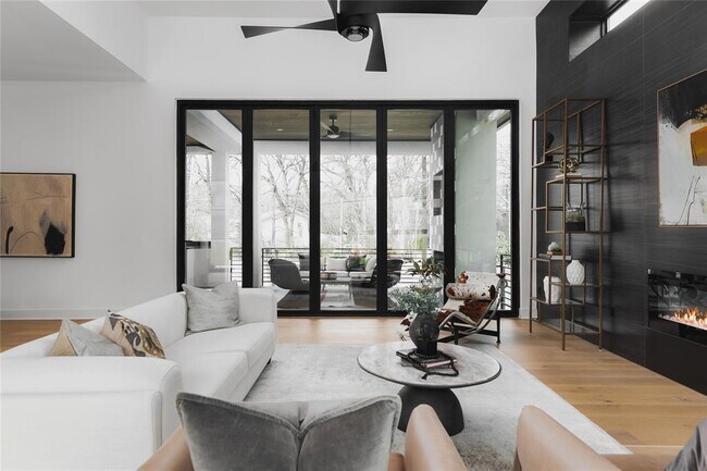 Foto del edificio - 3300 Westhill Dr