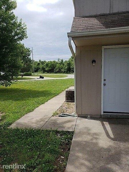 Primary Photo - 21551 S Peculiar Dr