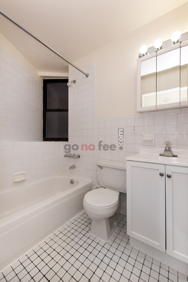 Interior Photo - 347 Manhattan Avenue