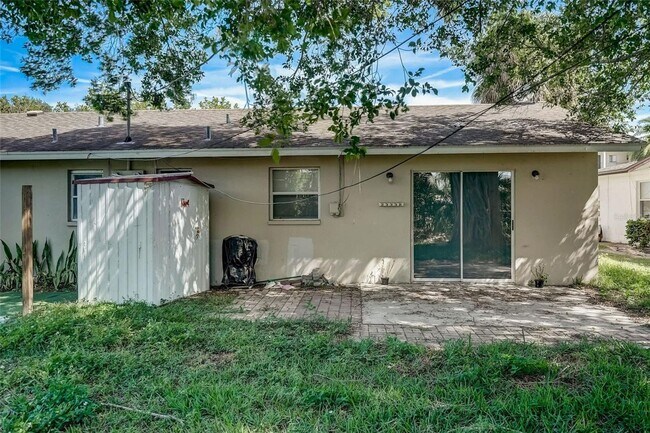 Building Photo - Charming 3/2 Duplex in West Bradenton with...