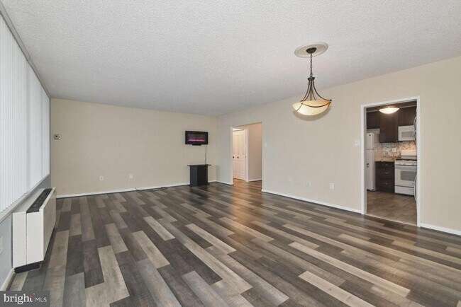 Building Photo - 3701 S George Mason Dr