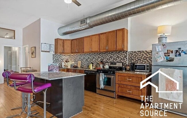 Building Photo - 2416 W North Ave