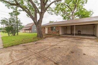 Building Photo - 308 W Marble St