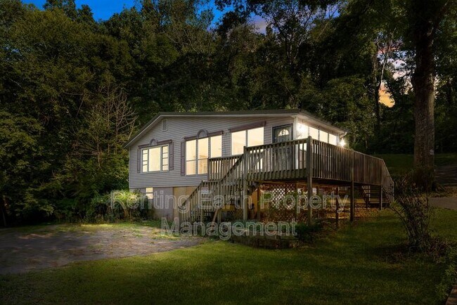 Building Photo - 1412 12th Ave