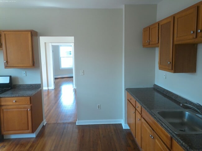 Building Photo - 2343 Barnum Ave