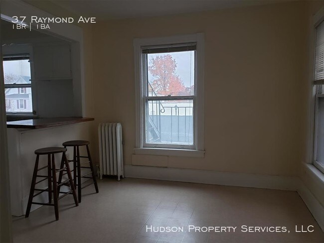 Foto del edificio - 37 Raymond Ave