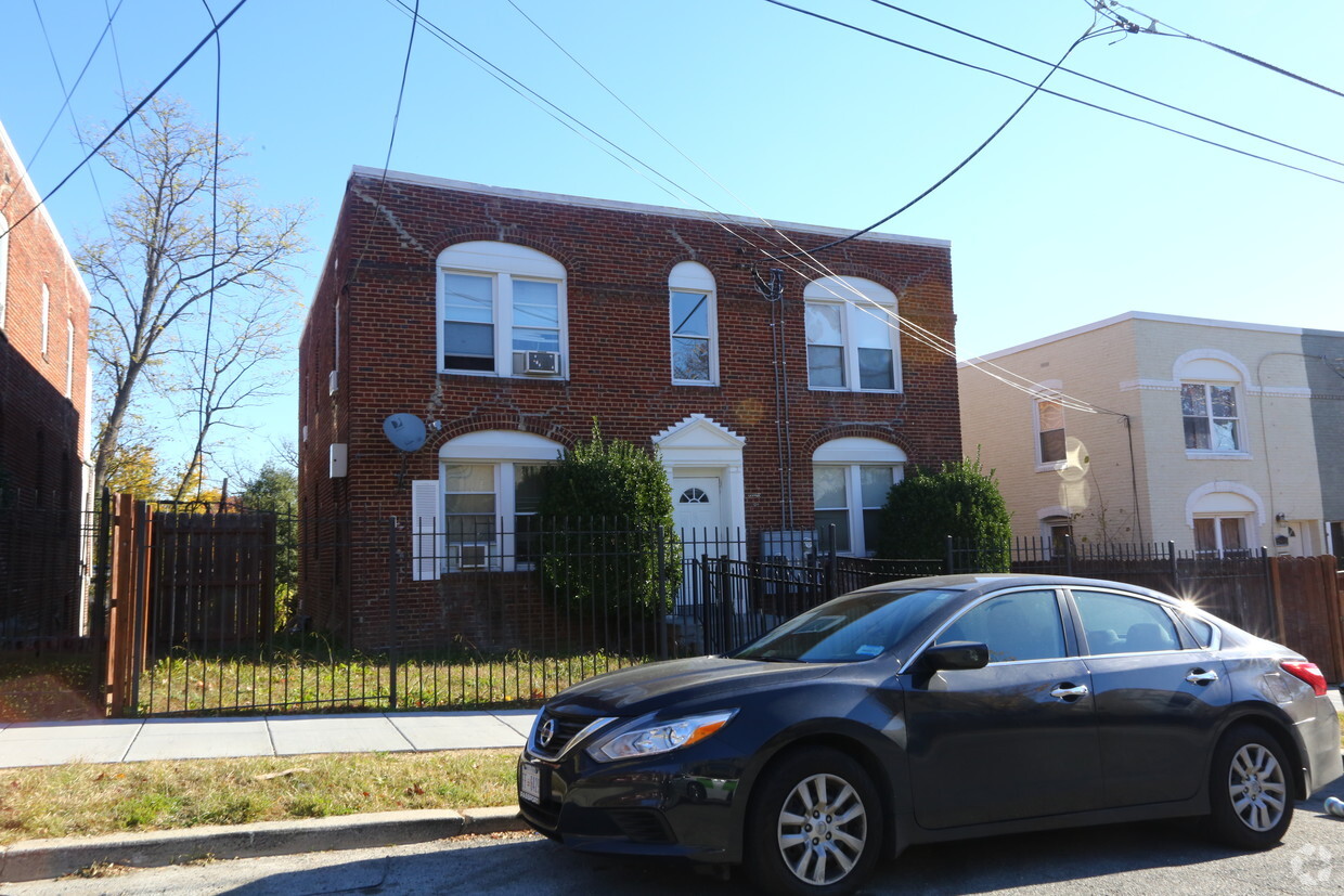 Building Photo - 2804 Buena Vista Ter SE