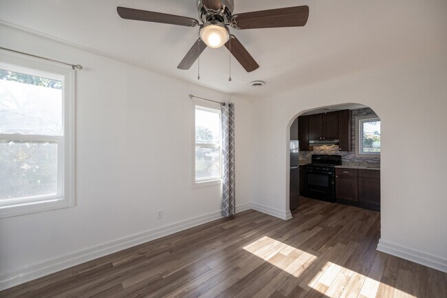 Foto del edificio - 3706 Chicago Rd